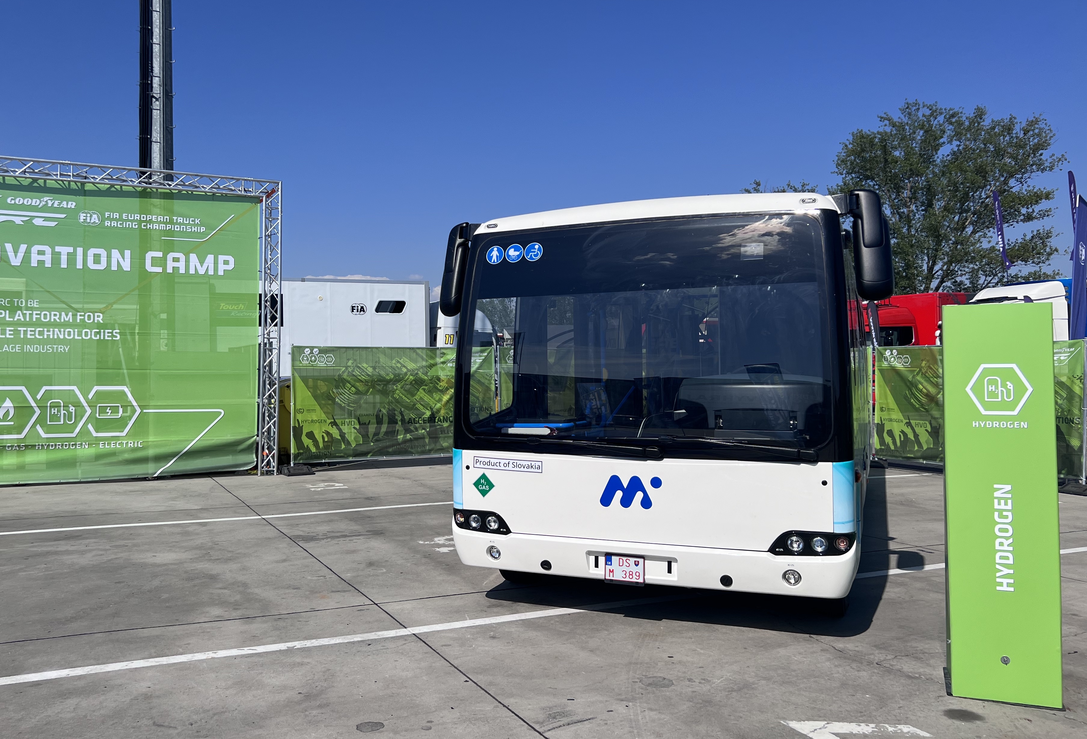 INNOVATION CAMP: HYDROGEN-POWERED BUS