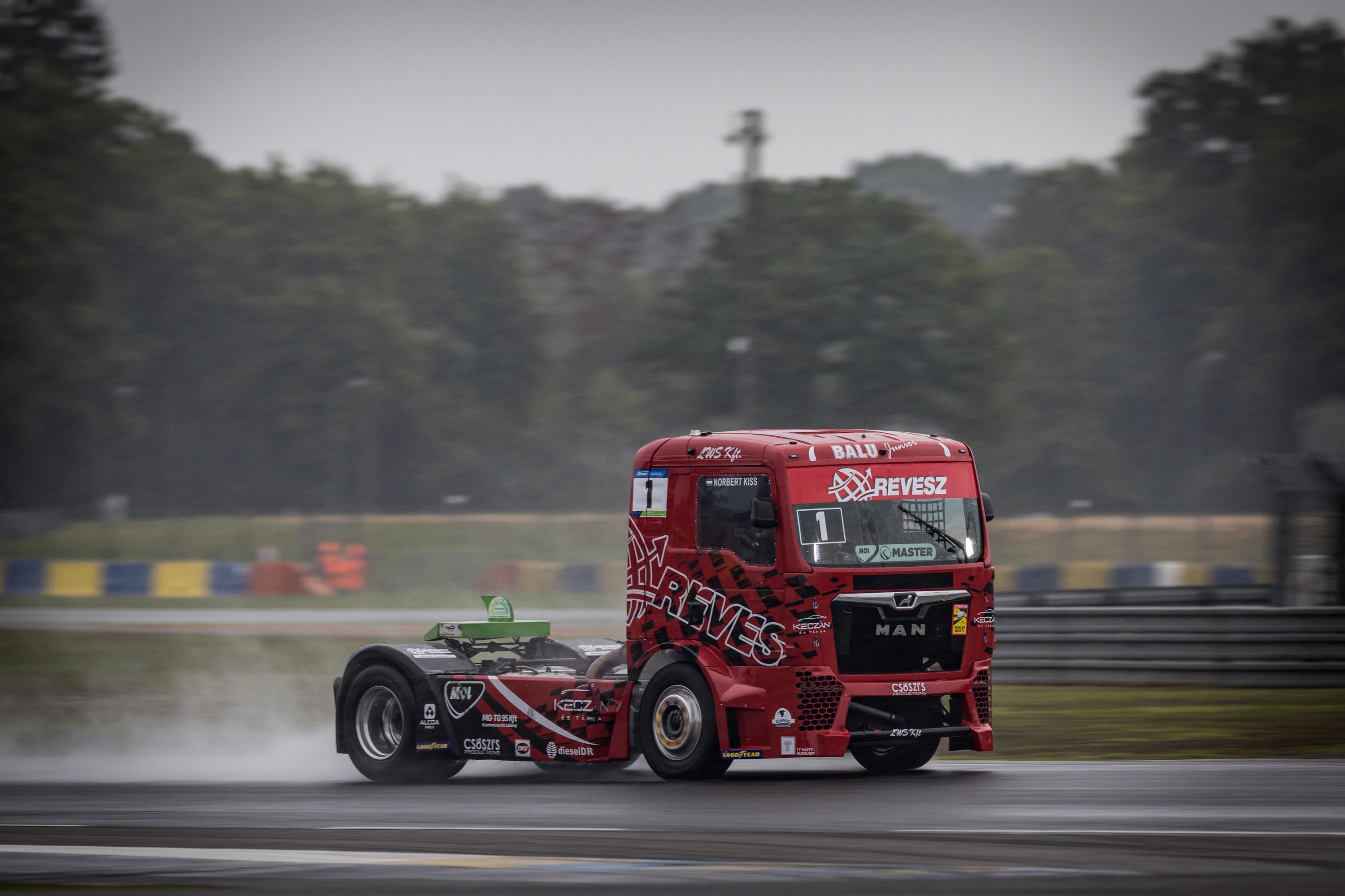 KISS' QUALIFYING DOMINANCE CONTINUES AS SMITH BEGINS RESURGENCE WITH CLASS POLE