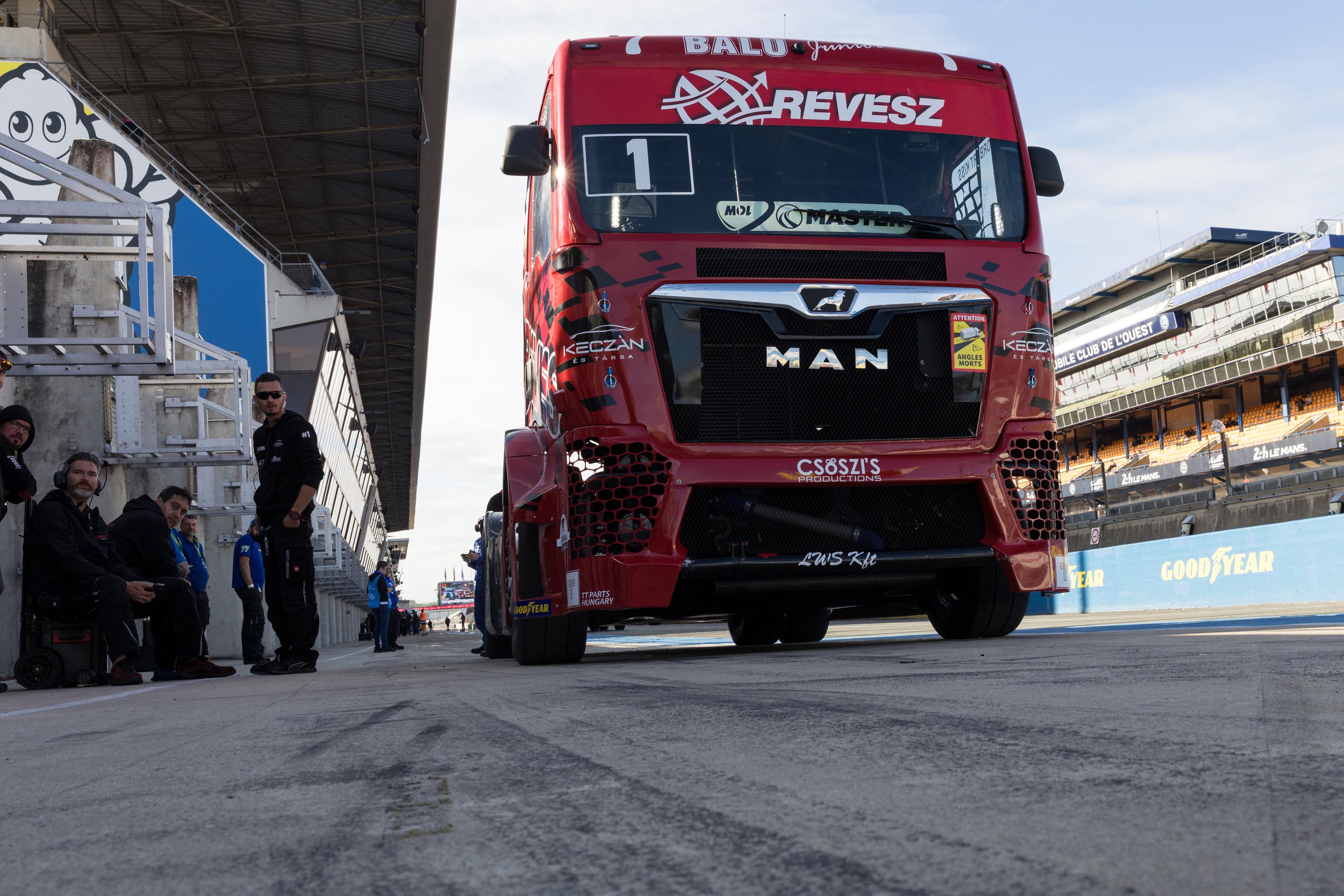 KISS ON POLE FOR RACE 3 AT LE MANS BUGATTI