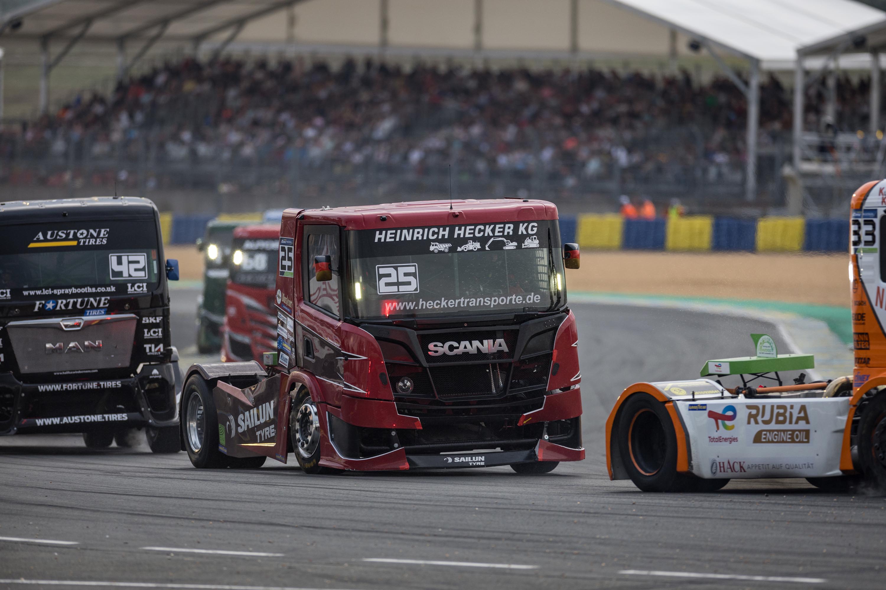 HECKER LEADS CHROME TITLE FIGHT AHEAD OF FINAL RACE WEEKEND